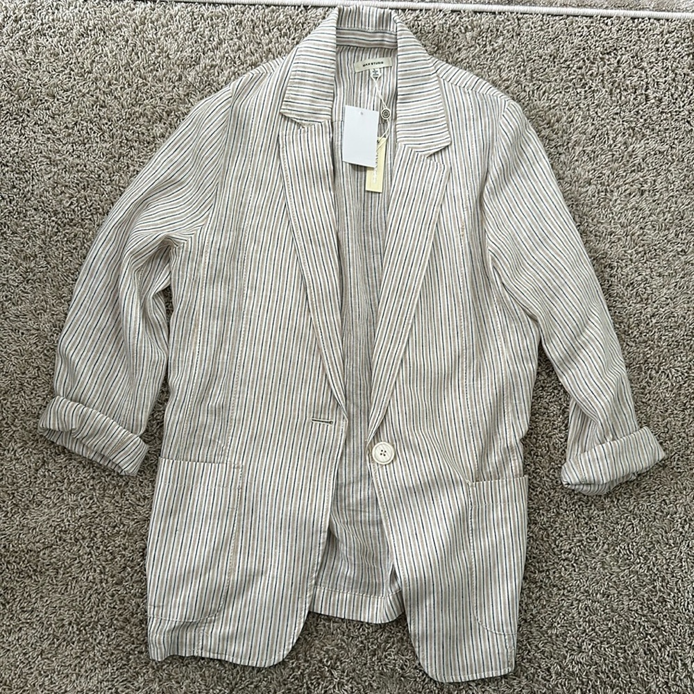 Max Studio pin striped blazer. Size Large. New with tags.
